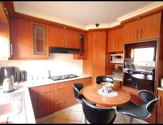 3 BEDROOM FREESTANDING SOLD IN KANANA